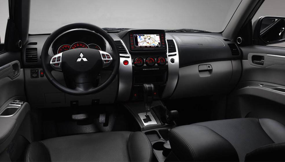 фото салона Mitsubishi Pajero Sport 2014