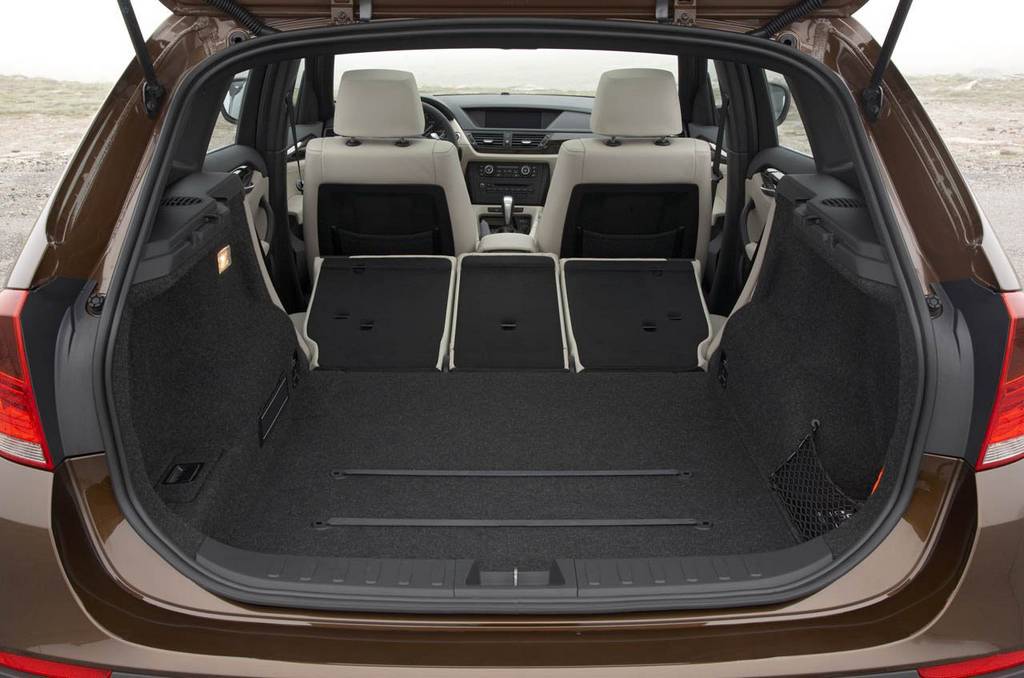 фото багажника новой БМВ X1 2014-2015