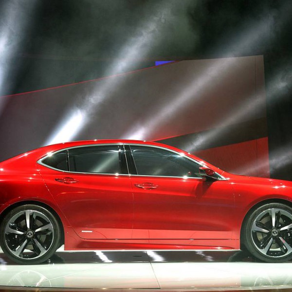 Acura TLX обновленный седан от японского бренда