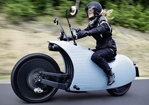 Австрийцы разъезжают на футуристичных электрических мотоциклах