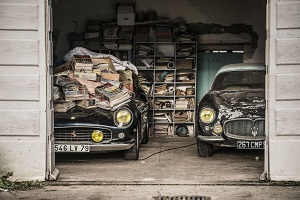 Французский аукционный дом нашел амбар с заброшенными ретро автомобилями