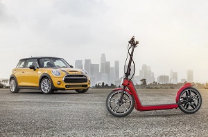 Mini представили электрический скутер CitySurfer