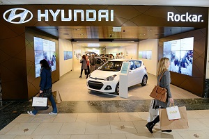 Новый автосалон Hyundai Rockar лишен продавцов
