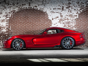 Новый SRT Viper продали на аукционе за 300 тысяч долларов