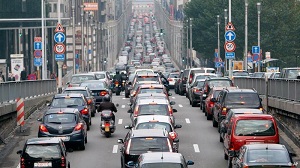 Правительство Милана поощряет автомобилистов за проезд на общественном транспорте
