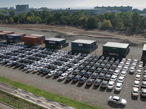 Продажи легковых автомобилей в России впервые упали за три года