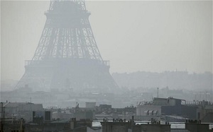 В Париже водители вынуждены использовать транспорт по очереди